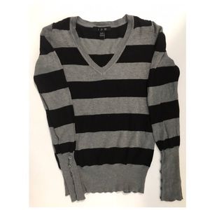 J2B small sweater